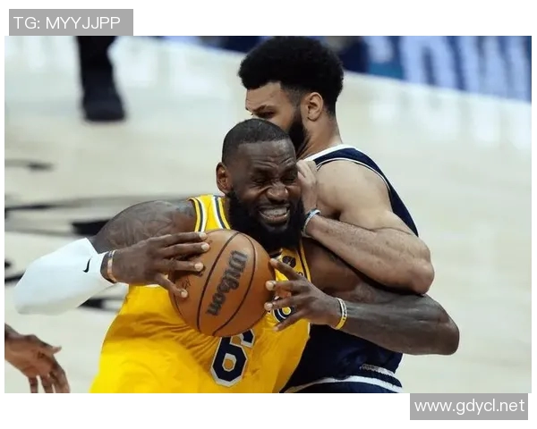 詹姆斯弧顶三分一箭穿心 莫兰特滞空抛投强势回应