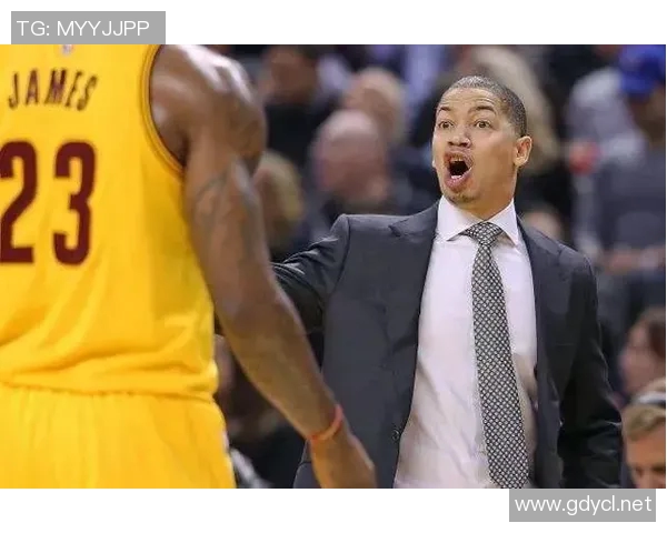 杨毅：哈里森交易东契奇将永远被历史名记 全体起立大喊SB