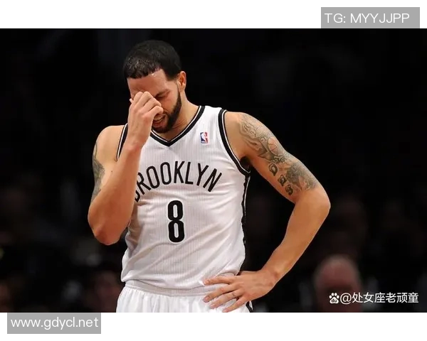 德隆临时改战术激怒斯隆致其辞职，爵士两日后交易德隆